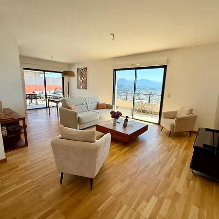 Superbe T3 Avec Rooftop Vue Et Montagne Appartamento